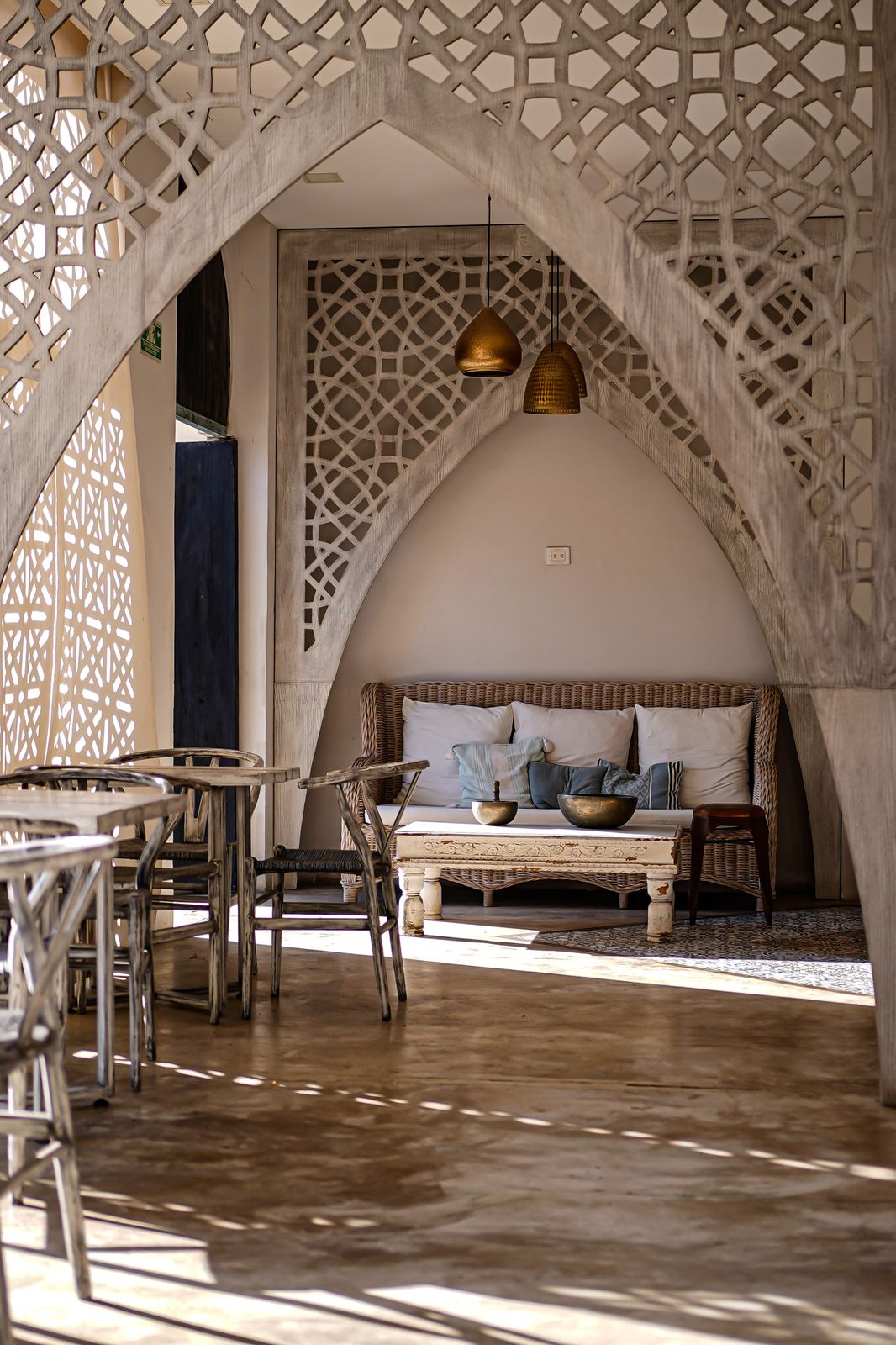 Carved arches lounge