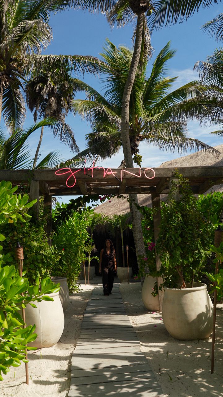 Gitano entrance